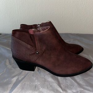 Simply Vera: Vera Wang Heeled shoes Size 9